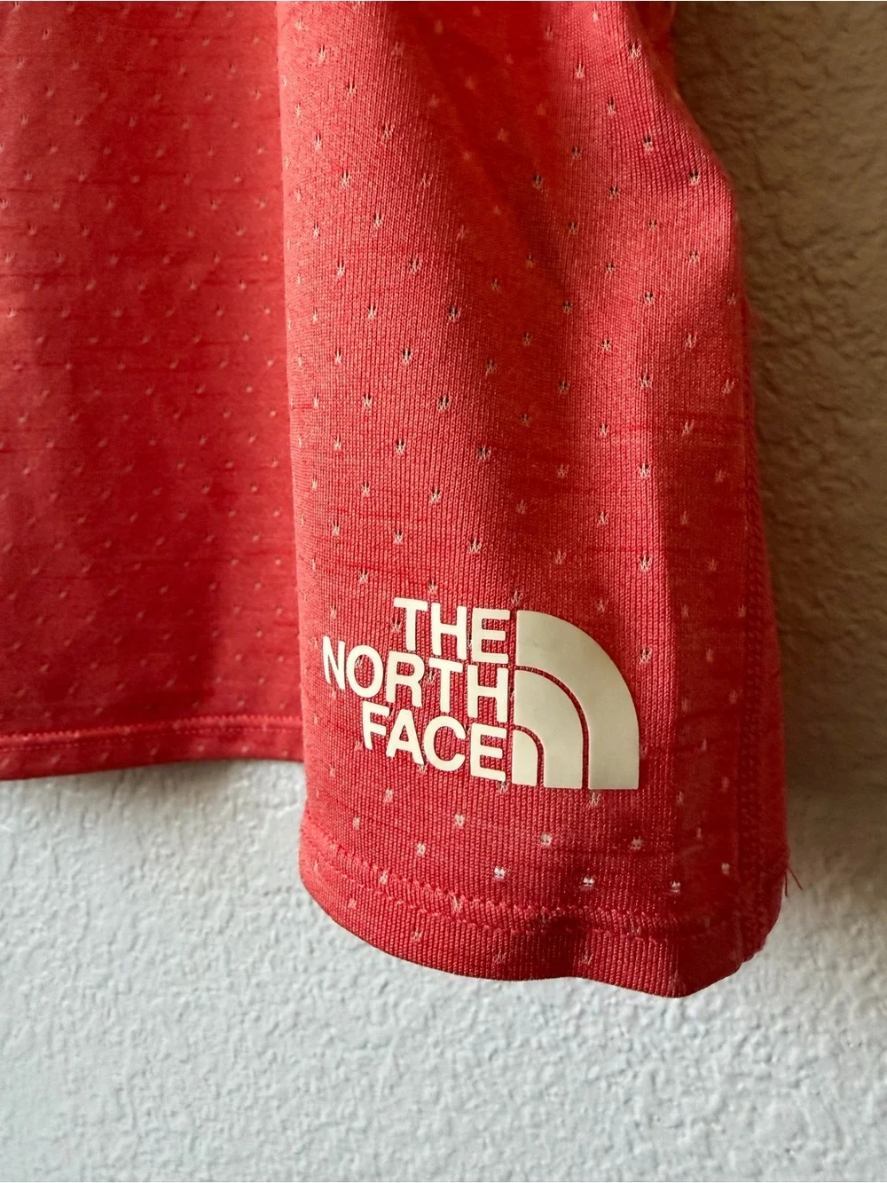 The North Face Women's Activewear Tee in Coral-Red, Medium, EUC, Short Sleeve - Picture 4 of 10